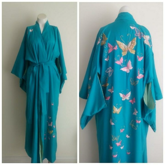 SOLD🎀 VTG 50s embroidered butterfly kimono robe - Picture 3 of 8